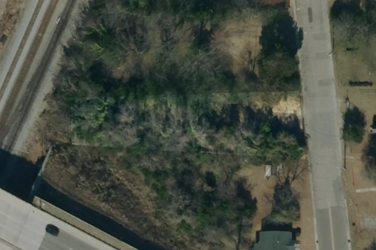 415 Chatham St — aerial view with approximate parcel outline