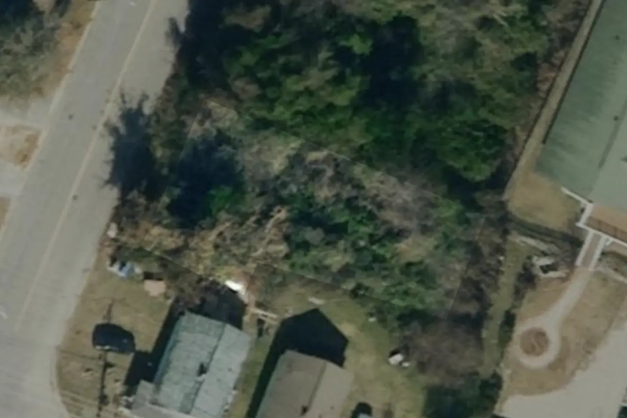 245 McIver St — aerial view with approximate parcel outline