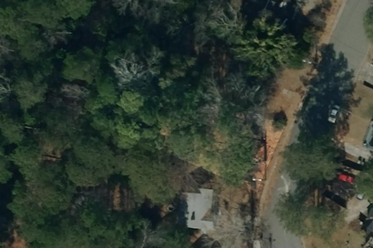 245 Windsor Dr — aerial view with approximate parcel outline